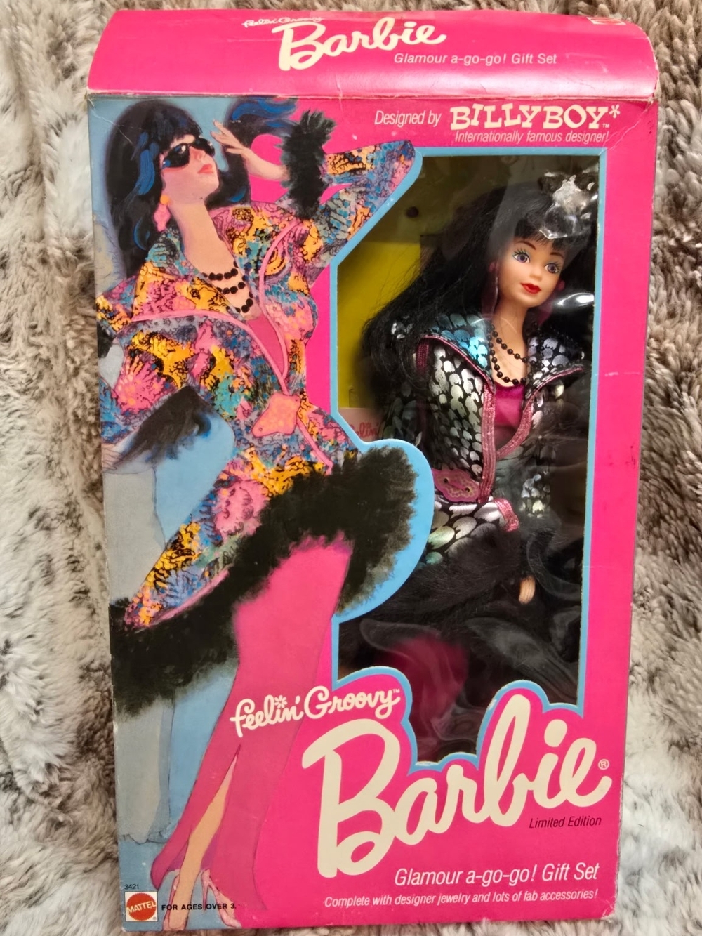 EUC Feeling Groovy Glamour A-go-go Barbie Hot Pink Boxed Glamour Gift Set